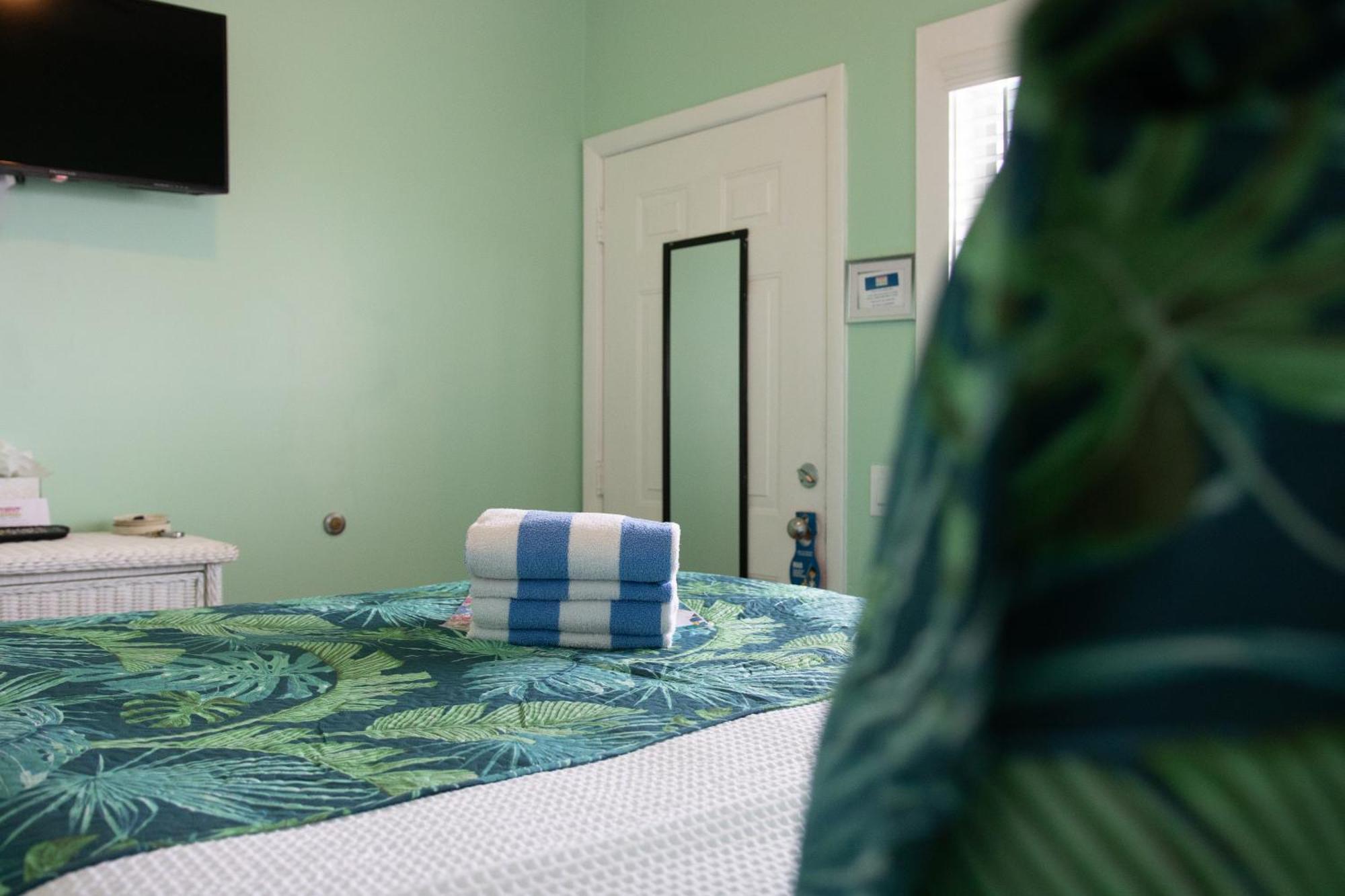 Caribbean House Hotel Key West Exterior photo